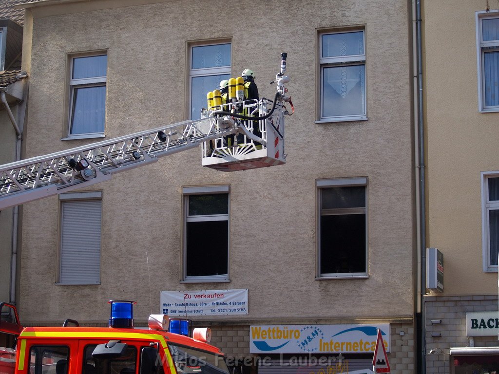 Brand Wohnung mit Menschenrettung Koeln Vingst Ostheimerstr  P076.JPG